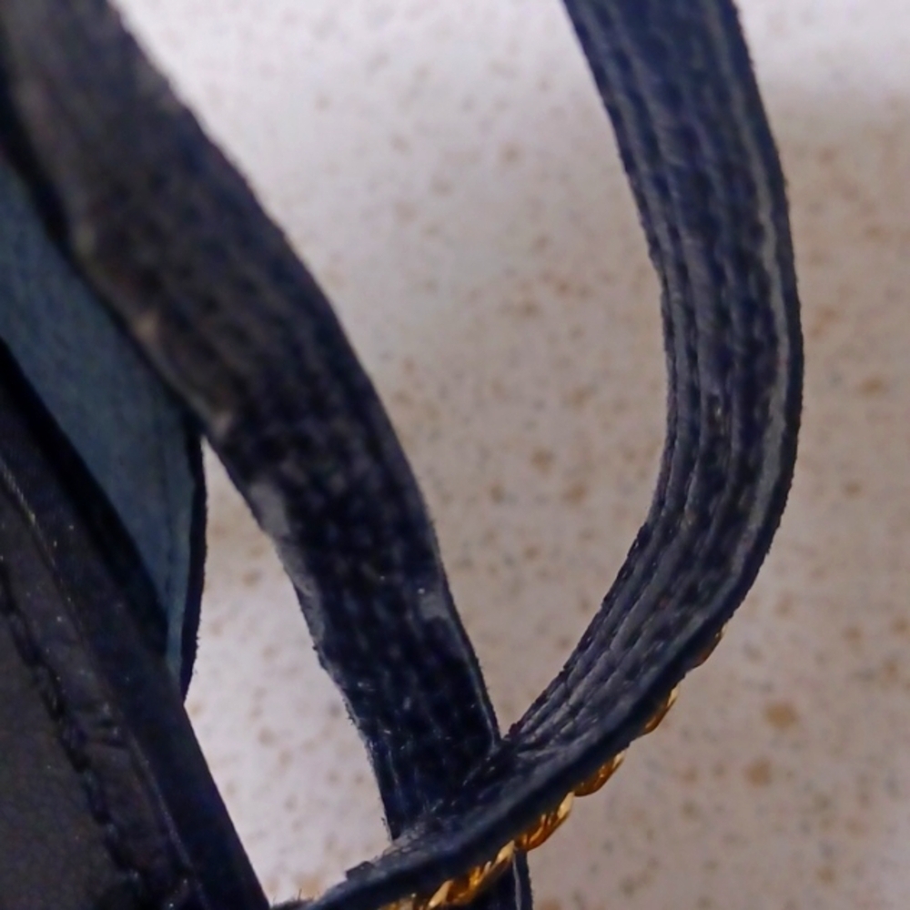 COPY - GUESS 8.5 HEELS - Picture 3 of 8